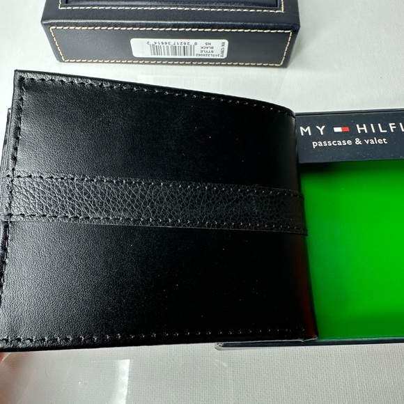 NEW TOMMY HILFIGER MENS RANGER BIFOLD LEATHER PASSCASE ID BILLFOLD WALLET Black - Picture 4 of 11